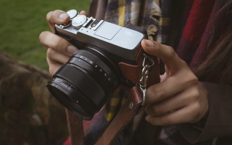 Understand the Factors that Impact the Price Before You Sell Old Cameras Online