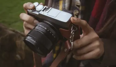 Understand the Factors that Impact the Price Before You Sell Old Cameras Online